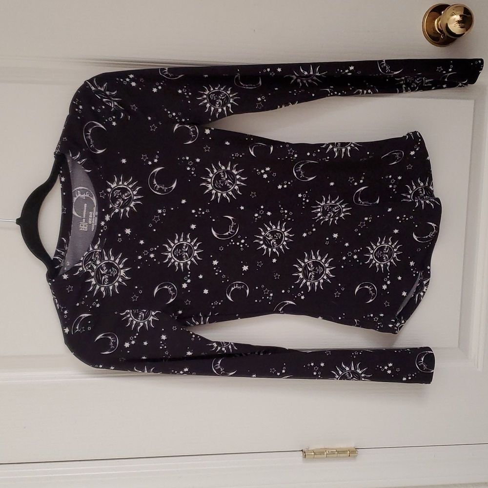 Long sleeve celestial black top